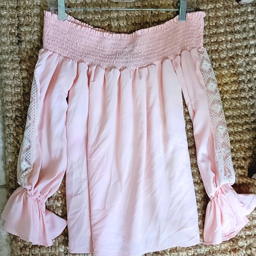 Vava joy haun Off Shoulder top with lace